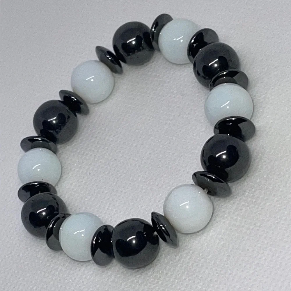 Beautiful Black hematite White milk glass style gemstone Beaded stretch Bracelet - Picture 2 of 2